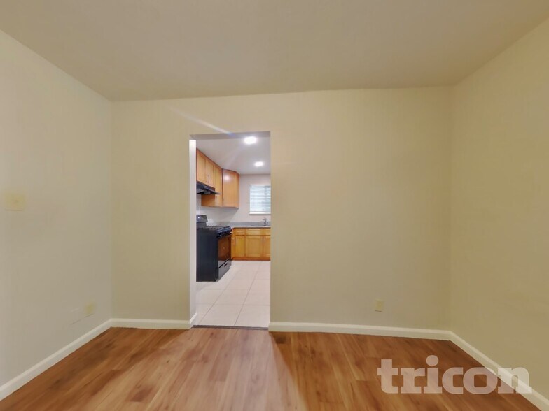 Building Photo - 2749 El Rey St