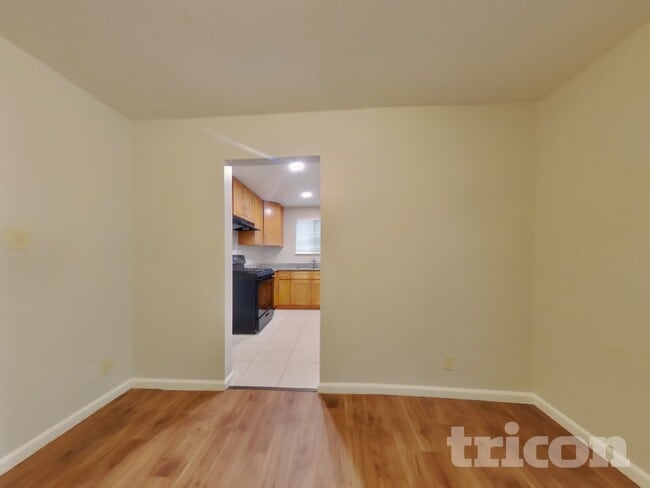 Building Photo - 2749 El Rey St