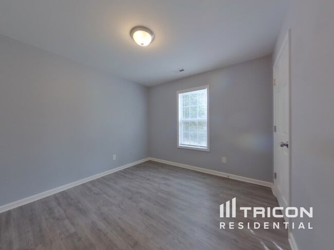 Building Photo - 10429 Hugue Way