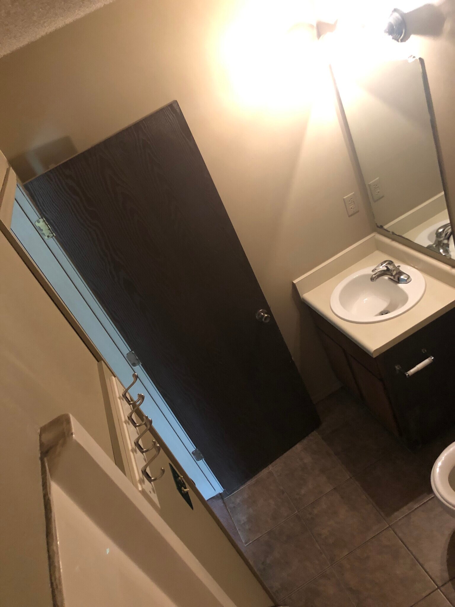 Building Photo - 661 N Leverett Ave