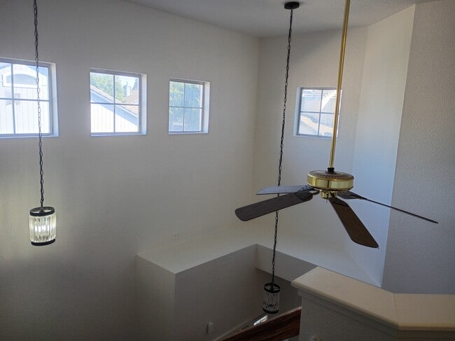 Building Photo - 9582 Sunlight Ln