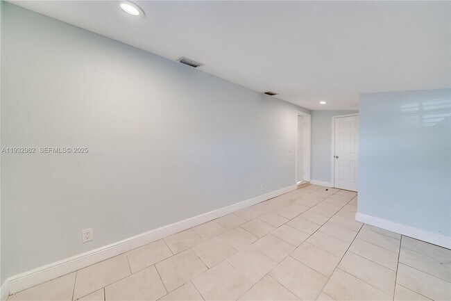 Building Photo - 5900 N Farragut Dr