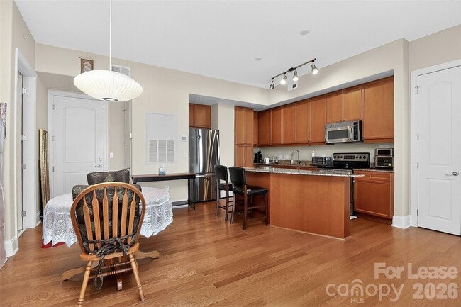 Building Photo - 4620 Piedmont Row Dr