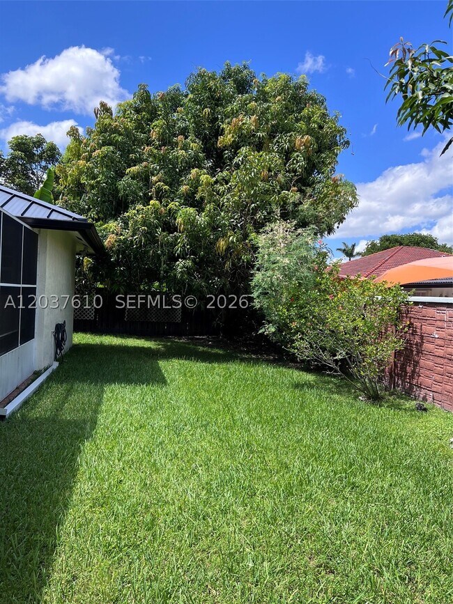 Building Photo - 10155 SW 159th Ct