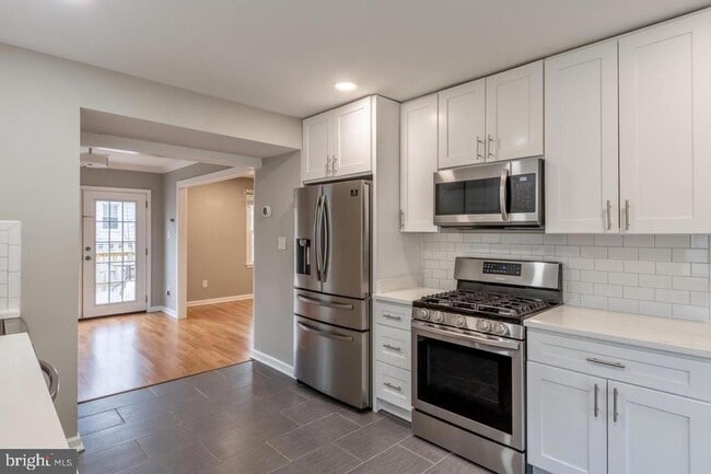 Building Photo - 5460 Lighthouse Ln