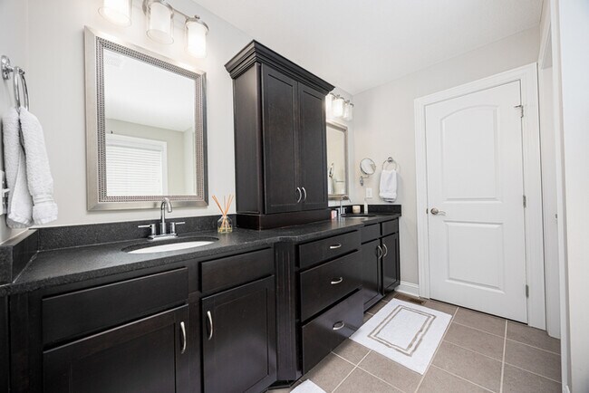 Building Photo - Stunning home in Olentangy schools!