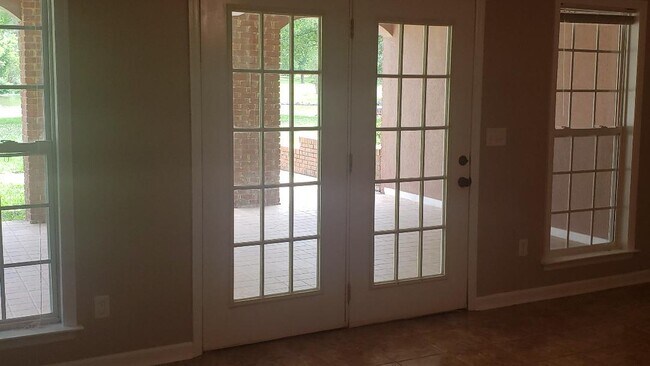 Building Photo - 350 Swindall Cir