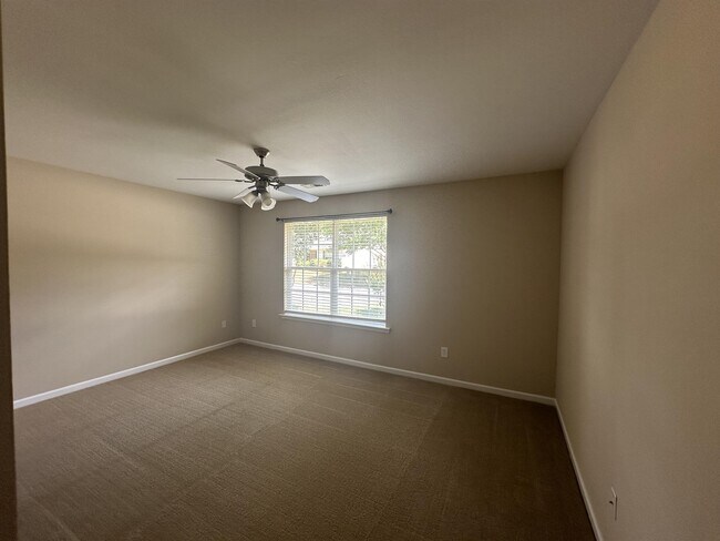 Building Photo - 106 Mossy Oak Ln