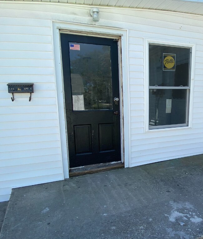 Building Photo - 505 S Georgia St