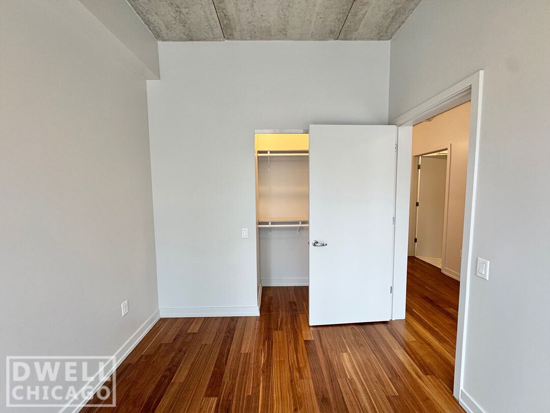 Building Photo - 640 N La Salle Dr