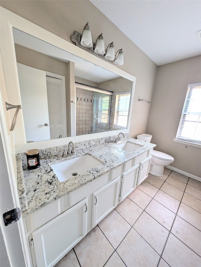 Building Photo - 9303 Palm Shores Dr