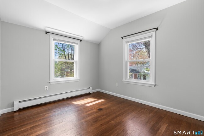 Building Photo - 224 Melville Dr