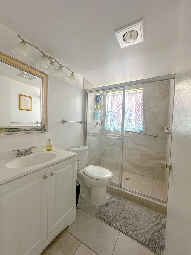 Building Photo - 127 Mansfield D