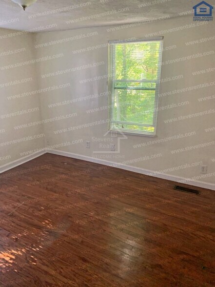 Building Photo - 3015 Sunset Ave