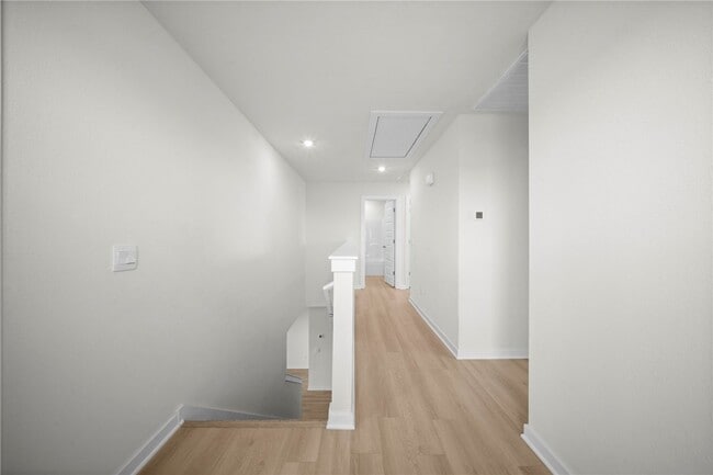 Building Photo - 3844 Pinecrest St