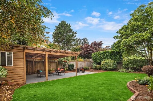 Building Photo - 5035 47th Ave NE