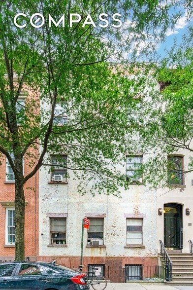 Building Photo - 320 W 20th St