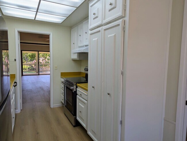 Building Photo - 5069 Cribari Bluff