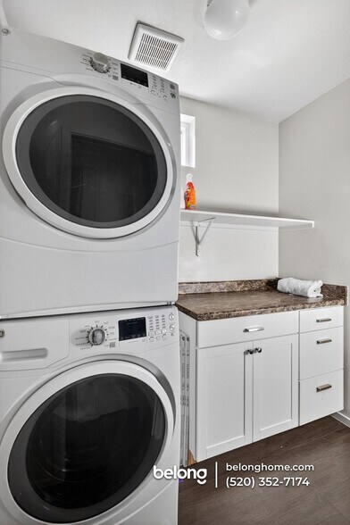 Building Photo - 864 E Park Modern Dr