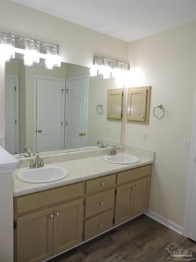 Building Photo - 3296 Two Sisters Wy