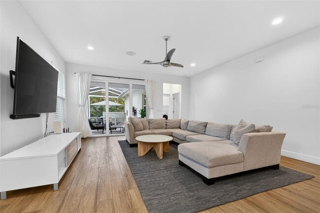 Building Photo - 6163 2nd Ave S