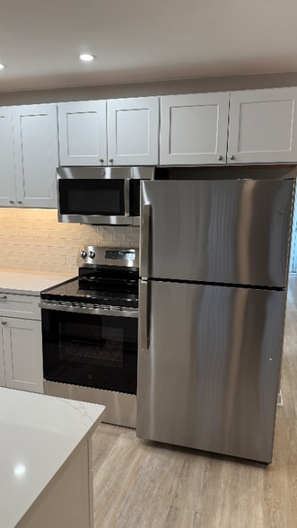 Building Photo - 500 Fairway Village Dr