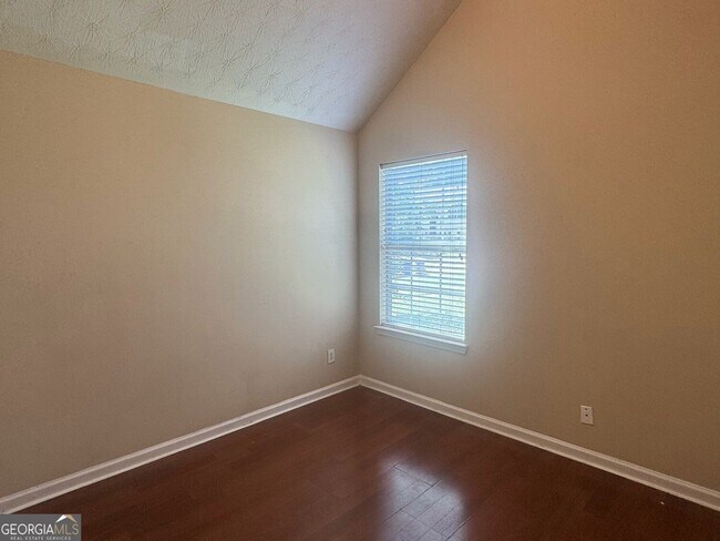 Building Photo - 3229 Diamond