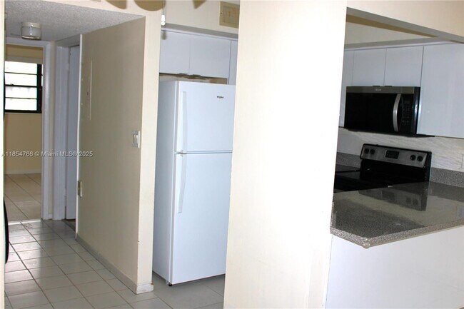 Building Photo - 2260 W 55th St