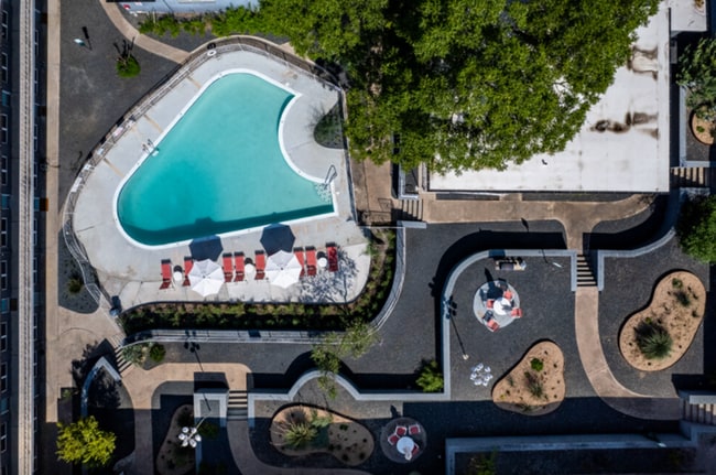 Interior Photo - River Oaks