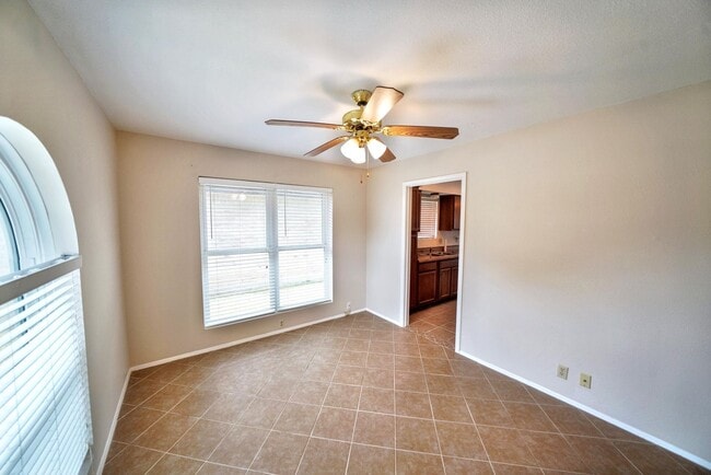 Building Photo - Charming 2-bed, 2-bath home in Universal C...
