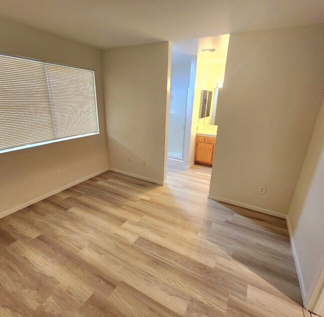 Building Photo - Beautiful Northwest Bakersfield Home