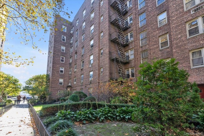 Building Photo - 48-55-55 43rd St