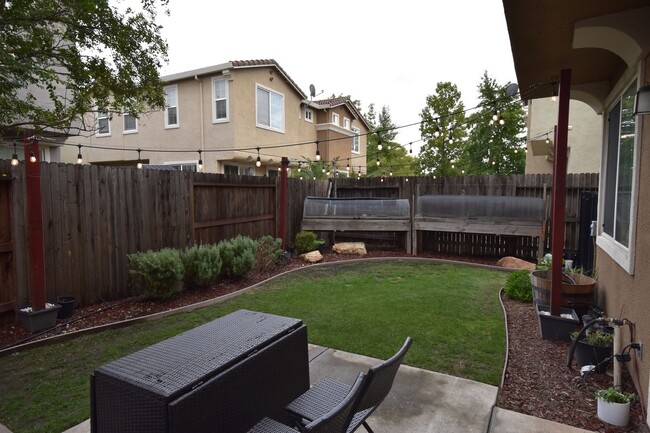 Building Photo - 1030 Sierra View Cir