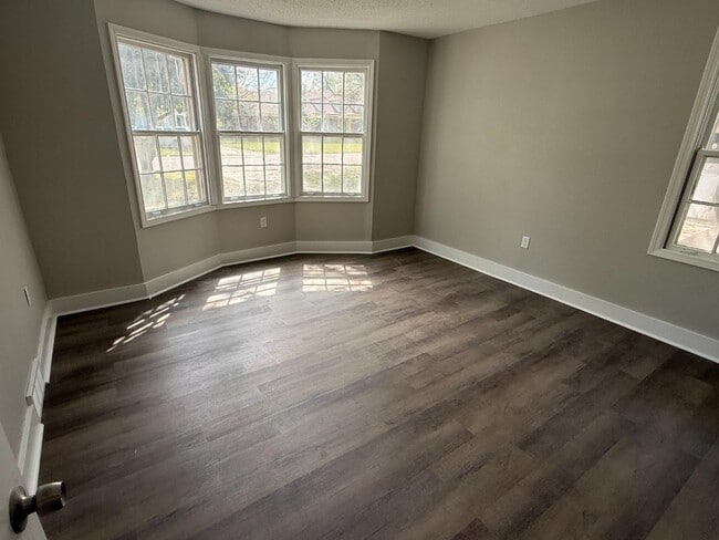 Building Photo - 629 Catalpa St