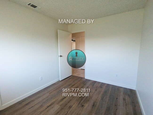 Building Photo - Beautiful home with no neighbors behind you!