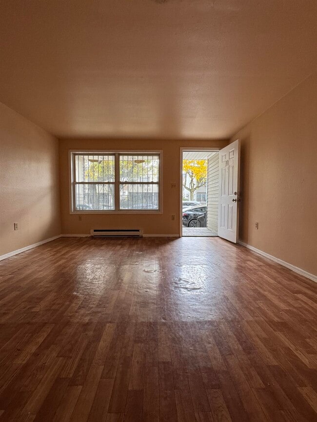 Building Photo - 391 Pacific Ave