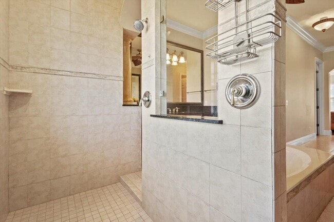 Building Photo - 5829 NW Zenith Dr