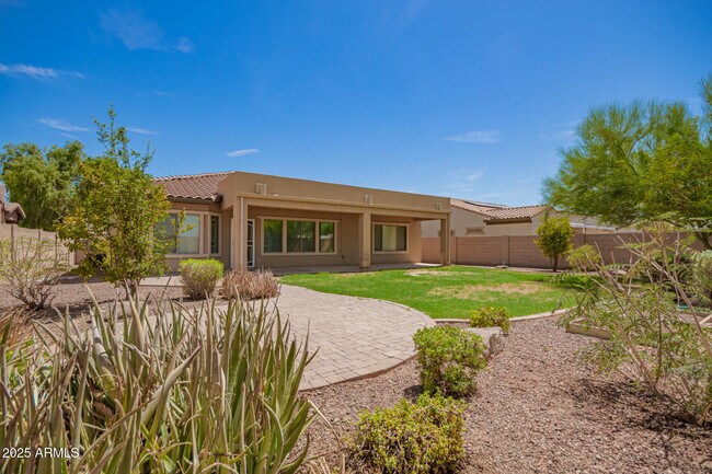 Building Photo - 15668 W Meadowbrook Ave