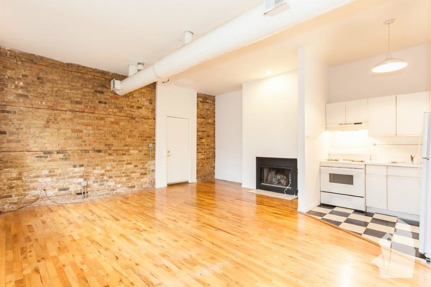 Building Photo - 2057 W Dickens Ave