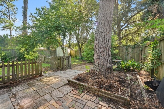 Building Photo - 18 Silverstone Cir