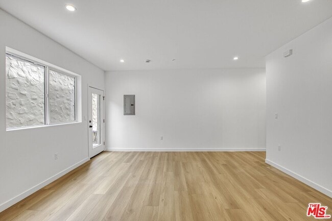 Building Photo - 10826 1/4 Hesby St