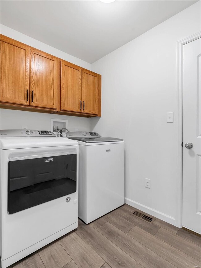 Building Photo - 1631 Ridgefield Blf Ct