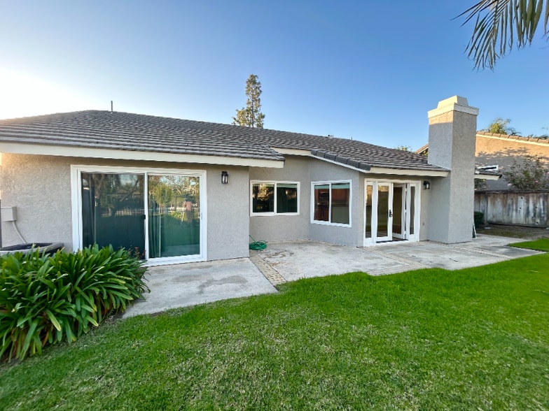 Building Photo - 1742 Oakview Way