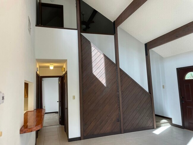 Building Photo - 1375 Cameron Ave