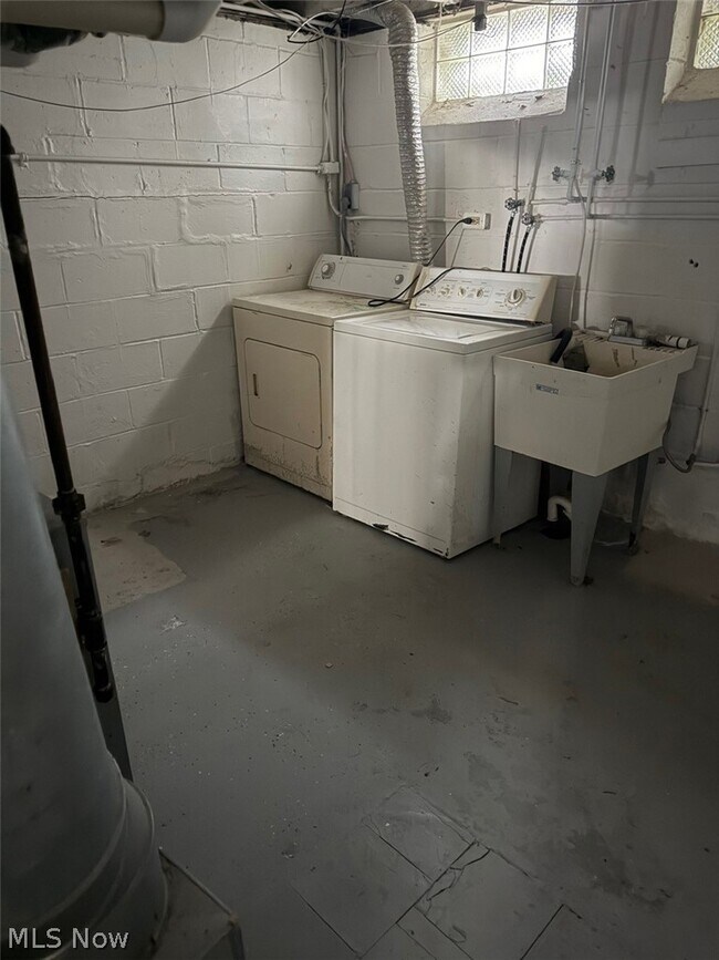 Building Photo - 892 E 139th St