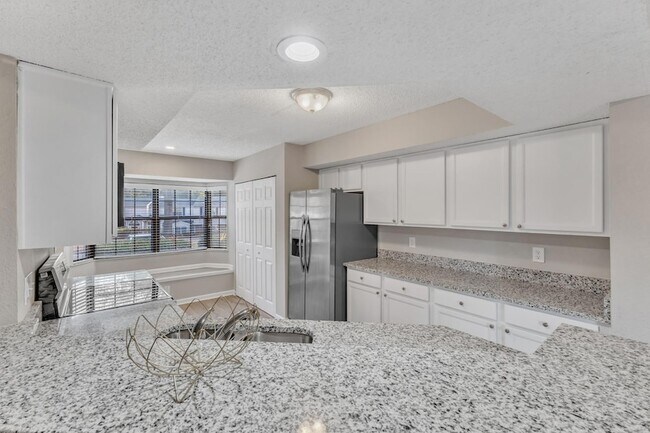 Building Photo - 2430 Condor Ct