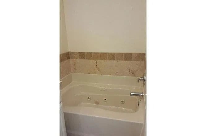 bathtub - 16716 Tim Ln