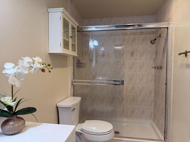 Building Photo - 976 De Soto Ln