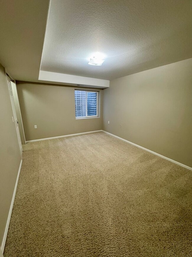 Building Photo - Beautiful home in with Stunning Mountain Views