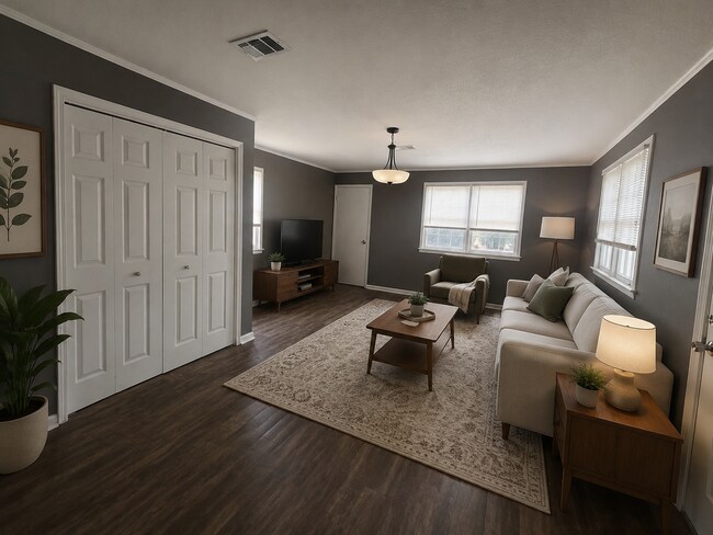 Building Photo - 2728 Pierce Dr N